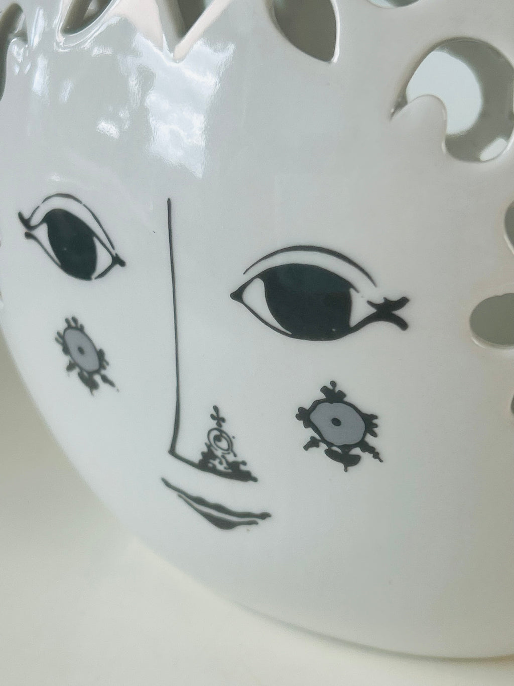 Bjørn Wiinblad Flowerhead blomsterhoved – stor hvid porcelænsvase – 15,5 cm