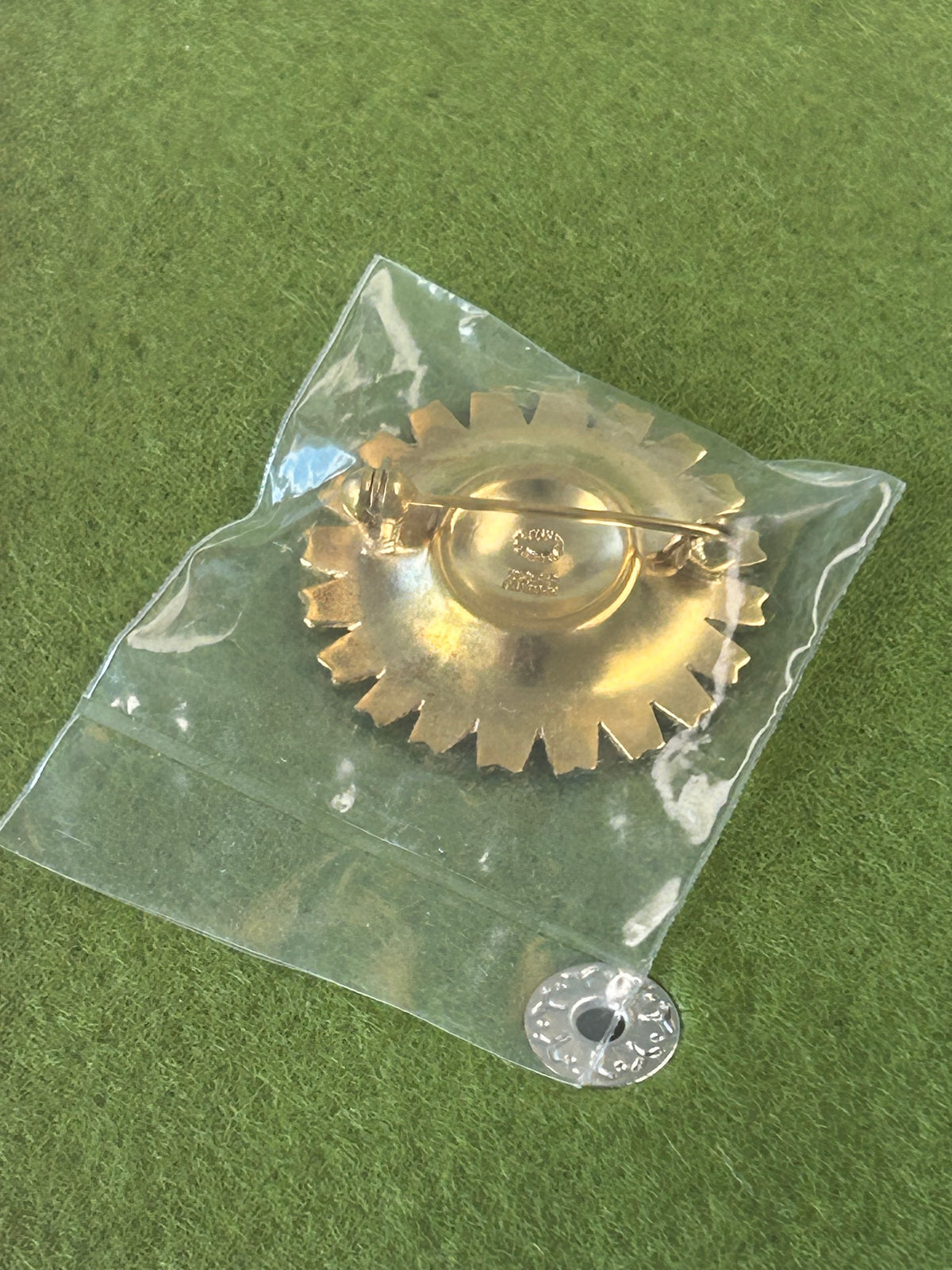 Georg Jensen Daisy/Marguerit broche Ø33 mm – forgyldt 925S sølv og hvid emalje – æske - billede 11