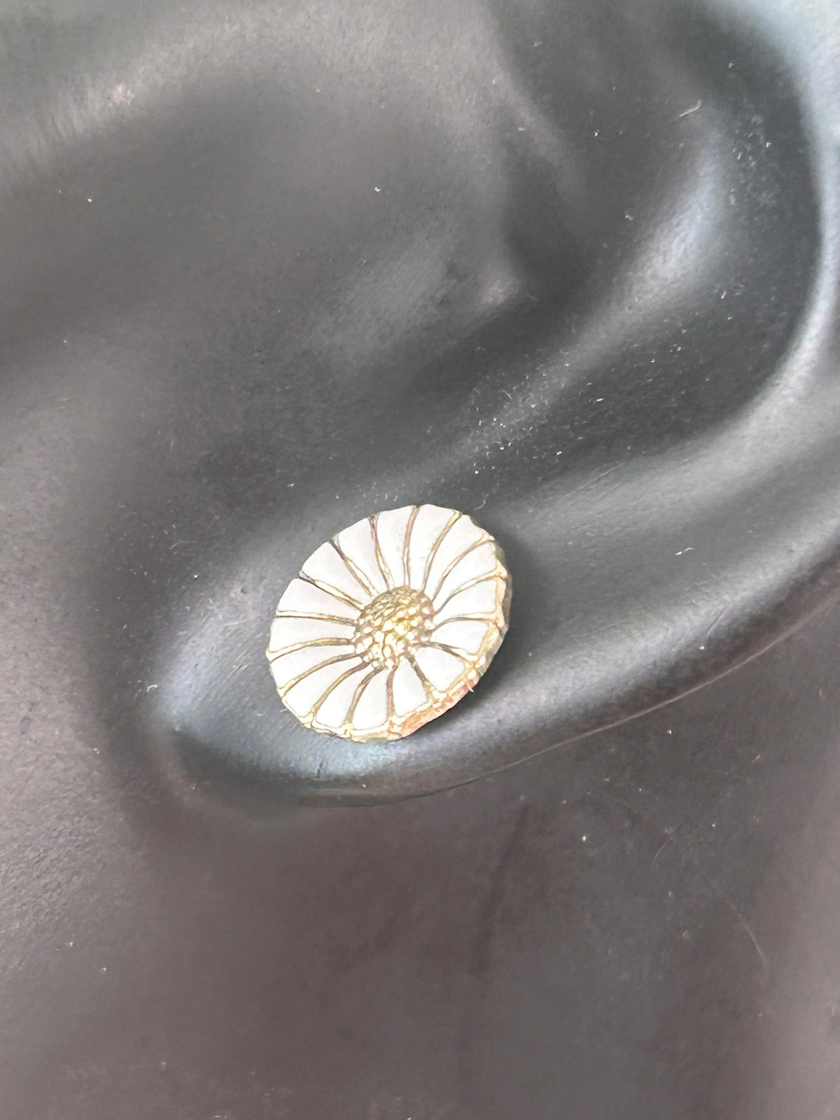 Georg Jensen Daisy ørestikker Ø11 mm – hvid emalje – original æske - billede 2