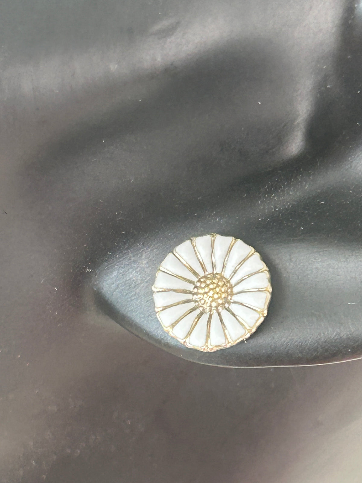 Georg Jensen Daisy ørestikker Ø11 mm – hvid emalje – original æske - billede 4