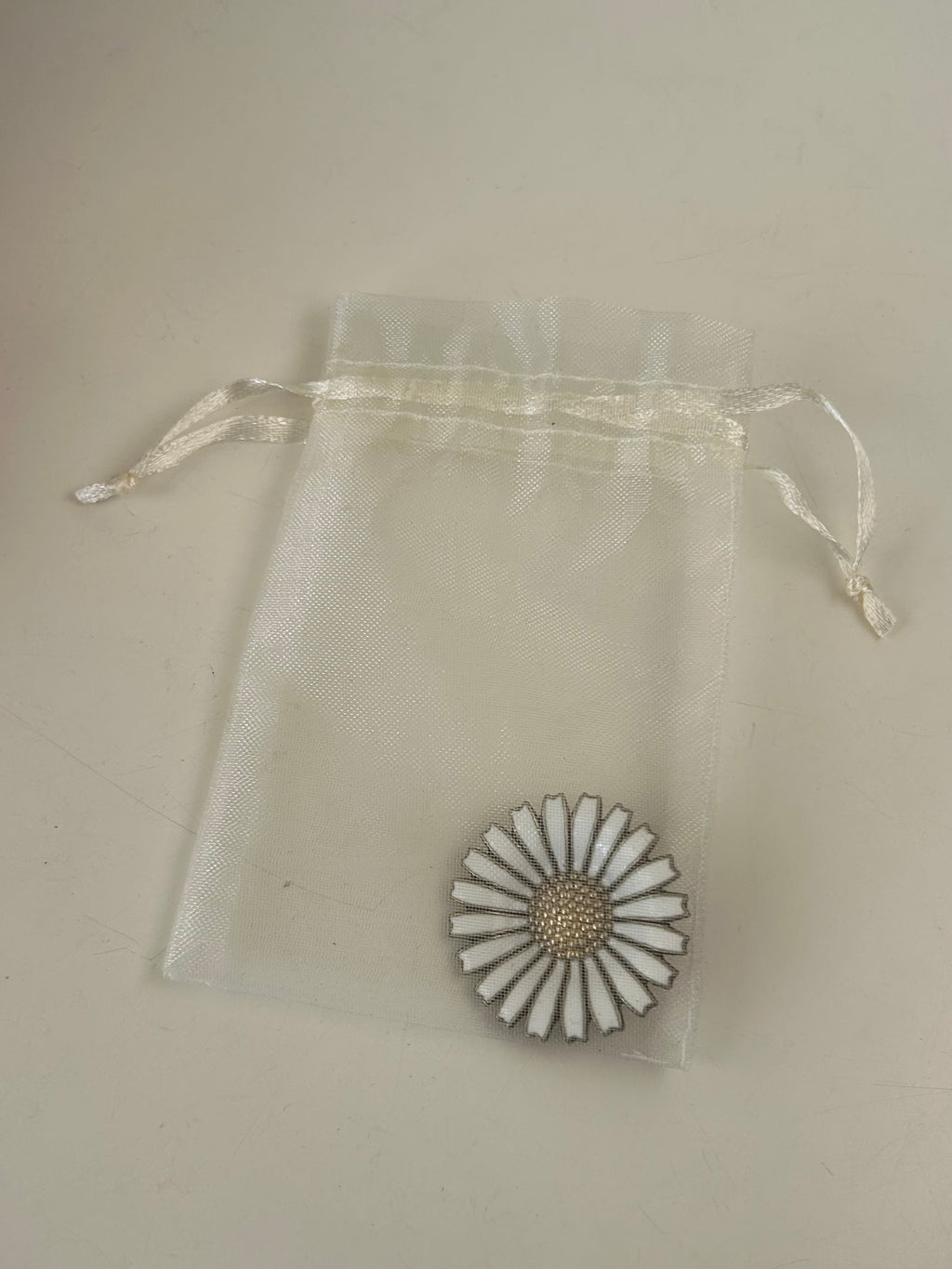 Anton Michelsen Daisy/Marguerit broche Ø33 mm – hvid emalje – 925 sterling sølv - billede 9