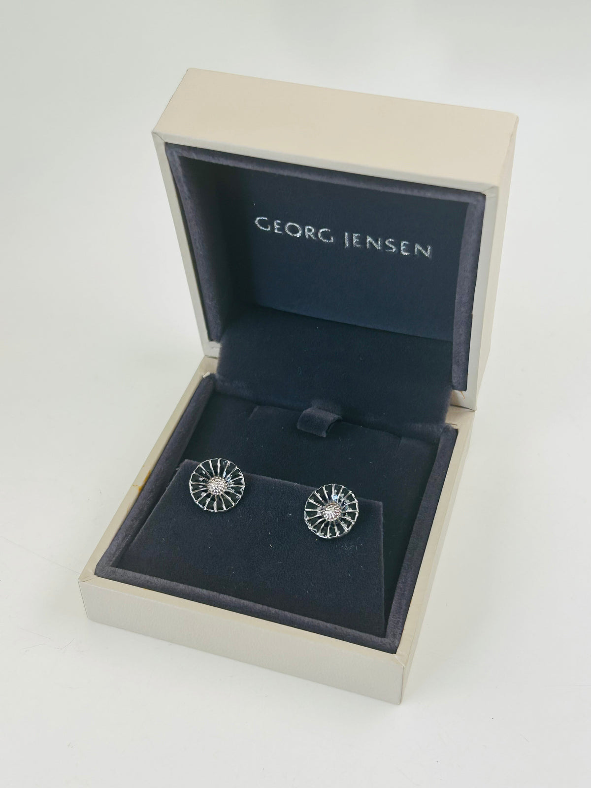 Georg Jensen Daisy ørestikker Ø11 mm – sort emalje – original æske - billede 2