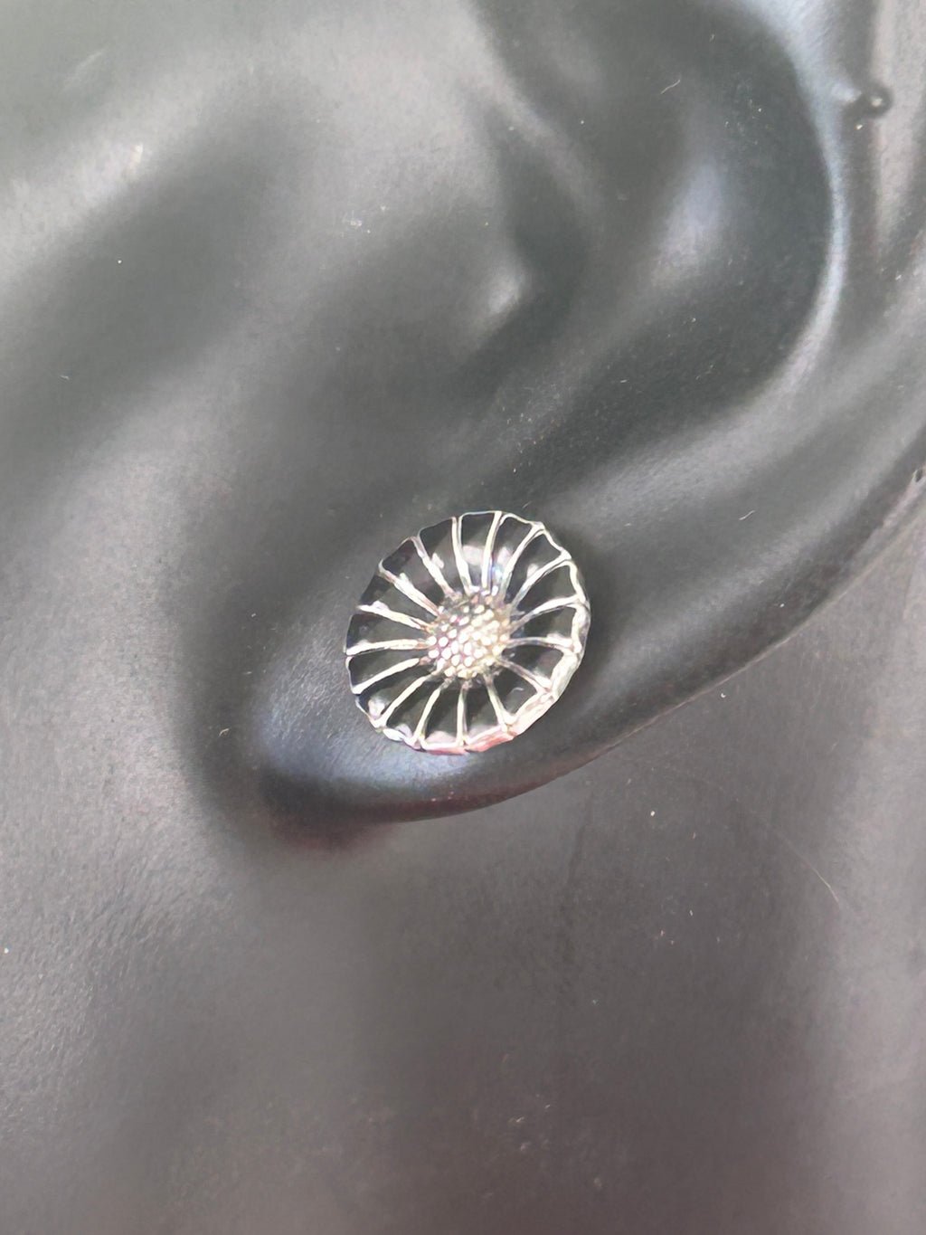 Georg Jensen Daisy ørestikker Ø11 mm – sort emalje – original æske - billede 5