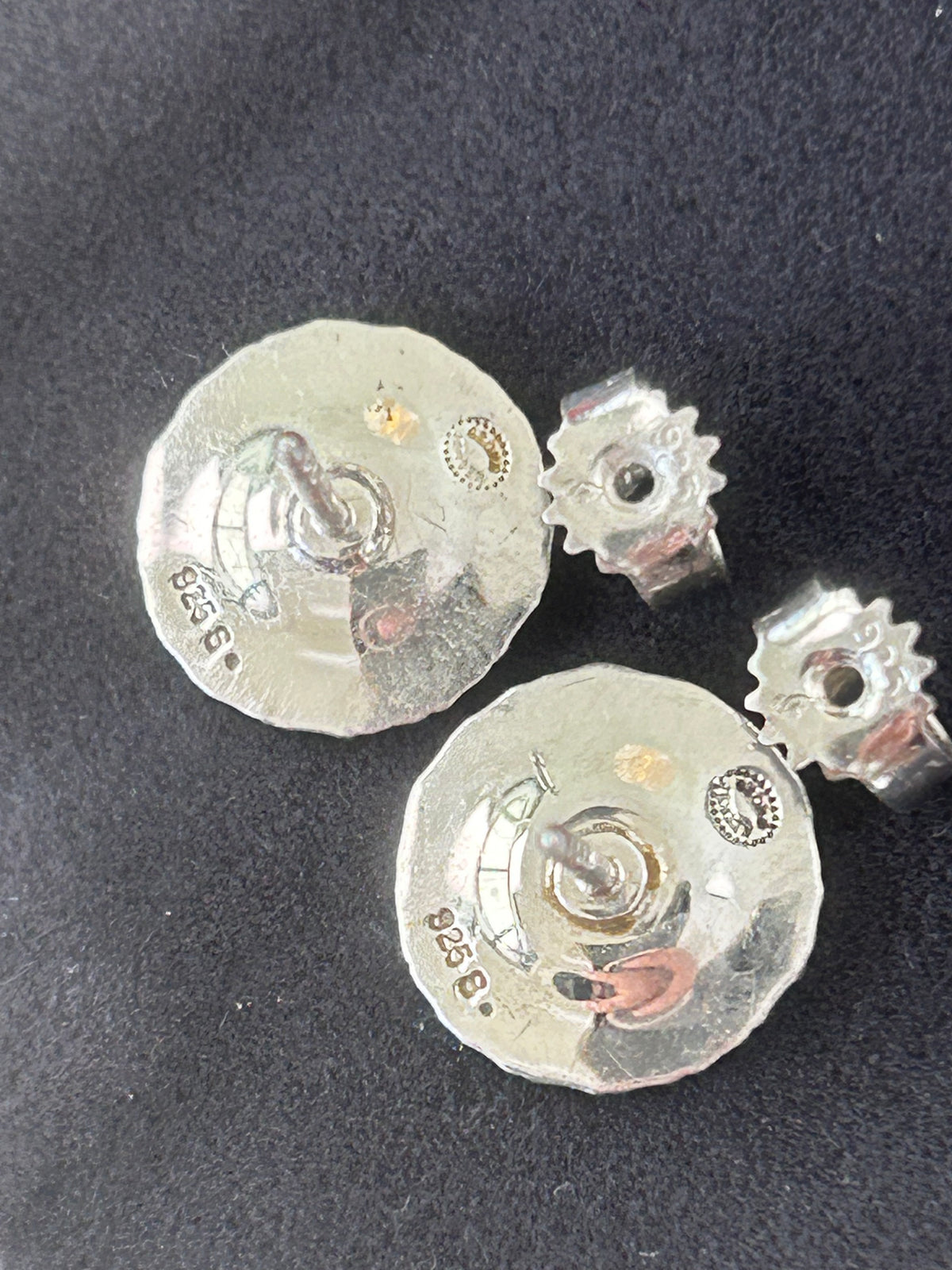 Georg Jensen Daisy ørestikker Ø11 mm – sort emalje – original æske - billede 9