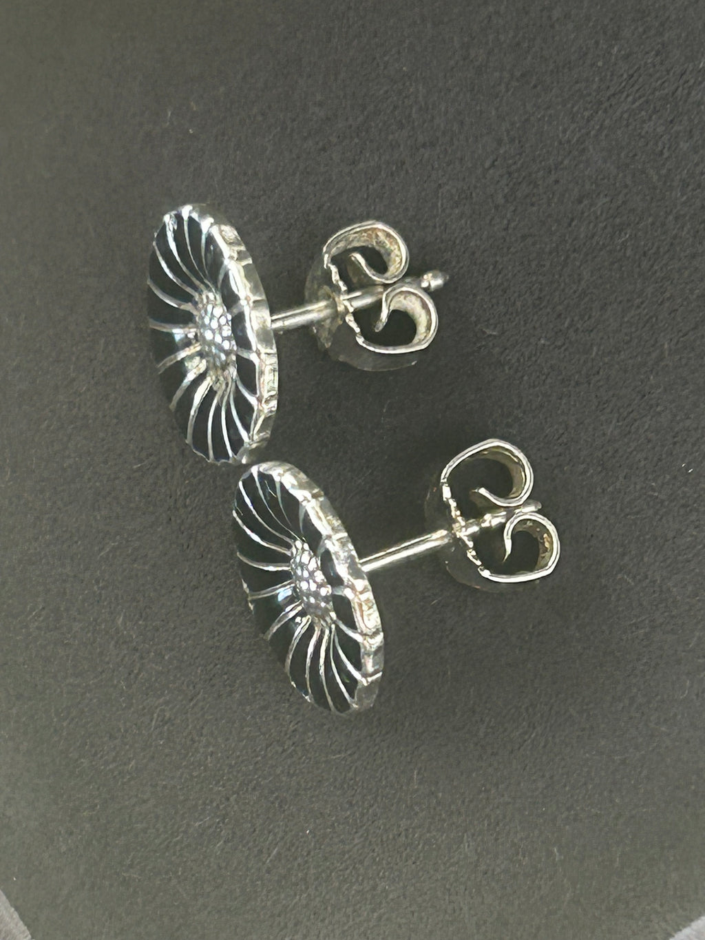Georg Jensen Daisy ørestikker Ø11 mm – sort emalje – original æske - billede 10