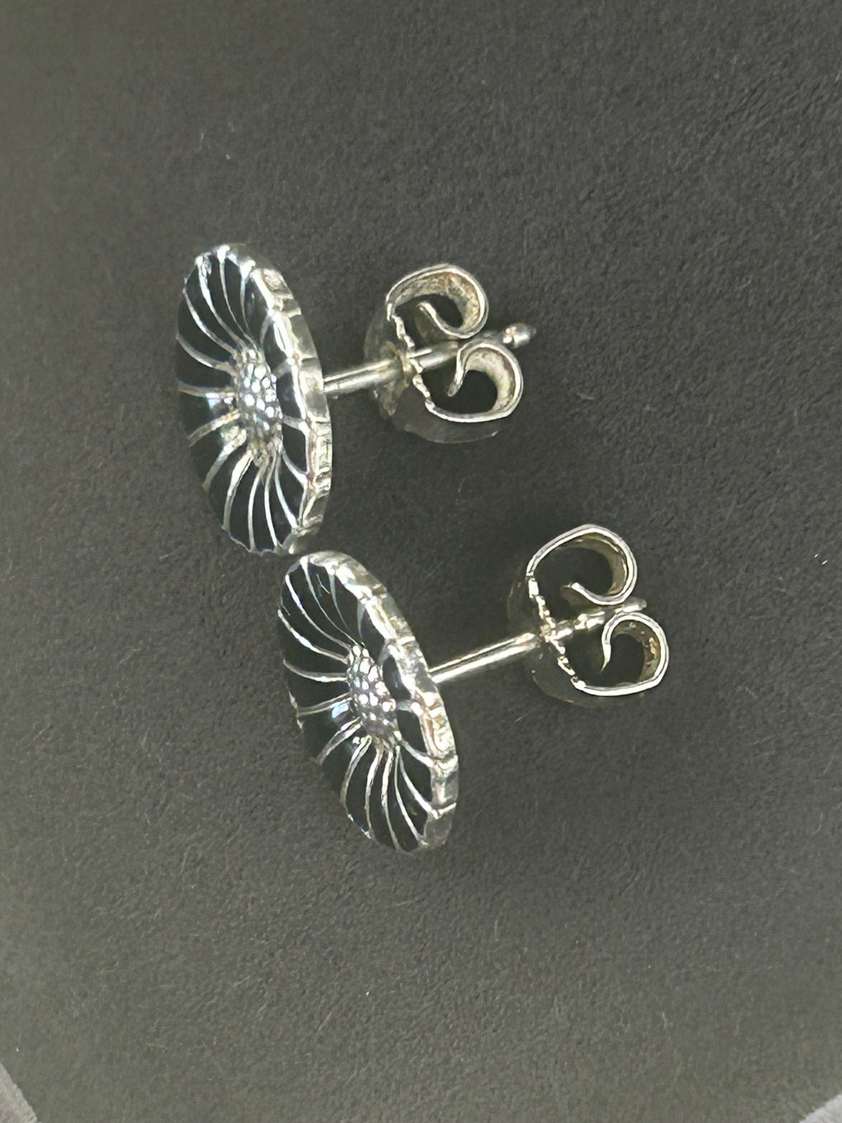 Georg Jensen Daisy ørestikker Ø11 mm – sort emalje – original æske - billede 10