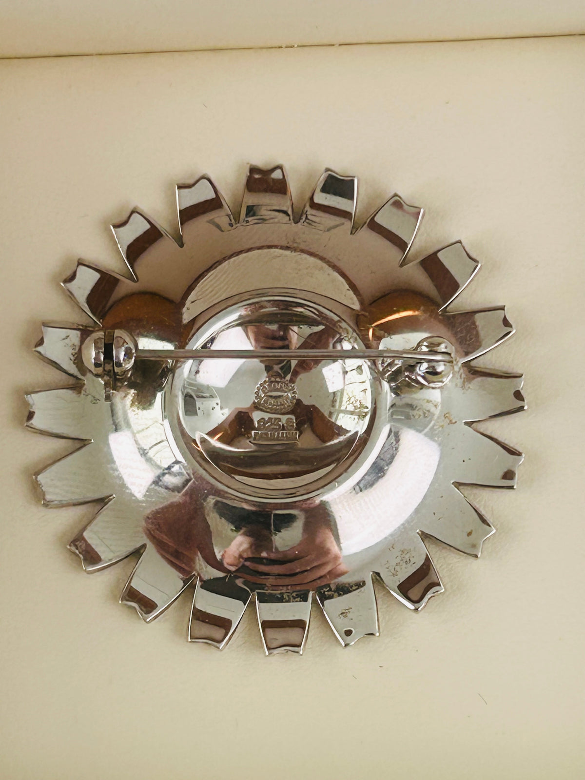 Georg Jensen Daisy/Marguerit broche Ø42 mm – lyserød emalje – trææske - billede 10
