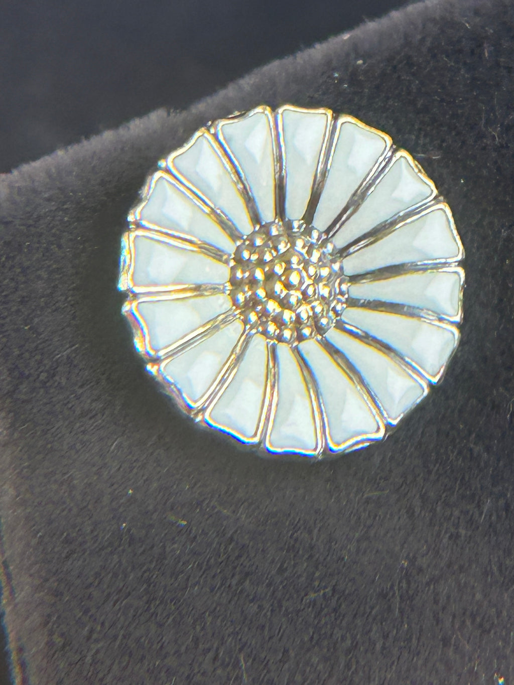 Georg Jensen Daisy ørestikker Ø11 mm – forgyldt 925S sølv og hvid emalje - billede 3