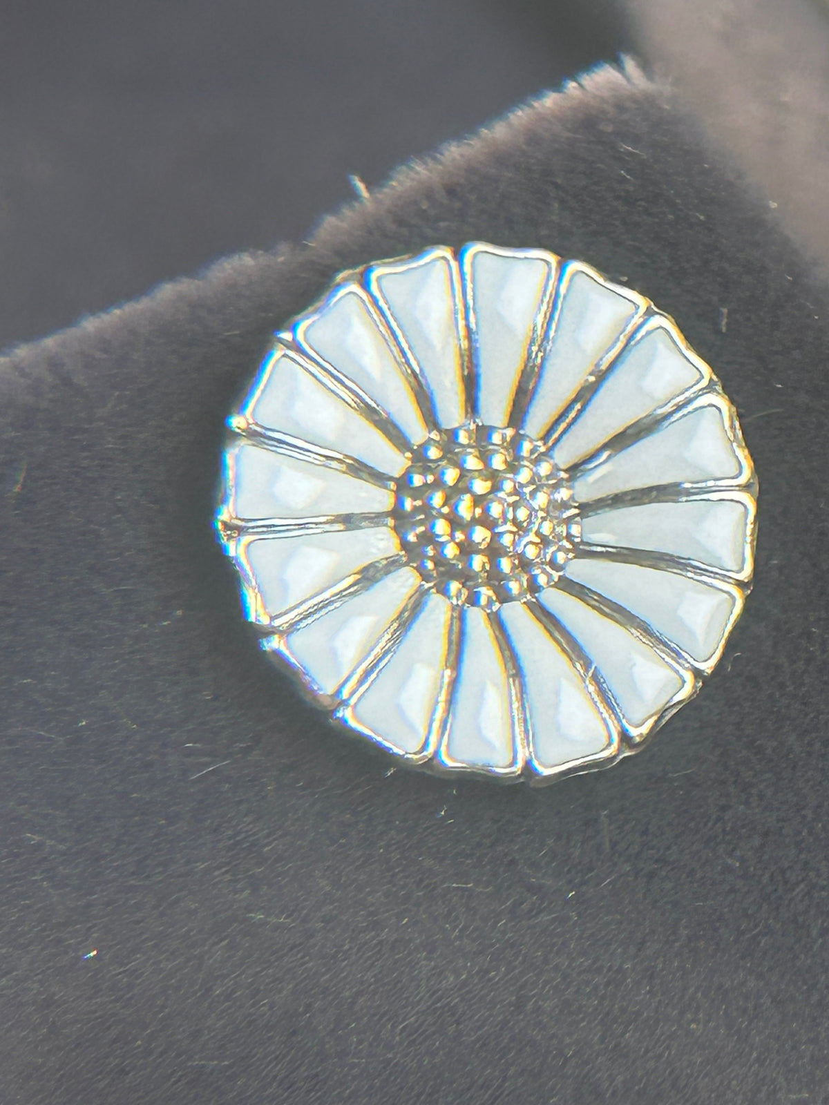 Georg Jensen Daisy ørestikker Ø11 mm – forgyldt 925S sølv og hvid emalje - billede 4