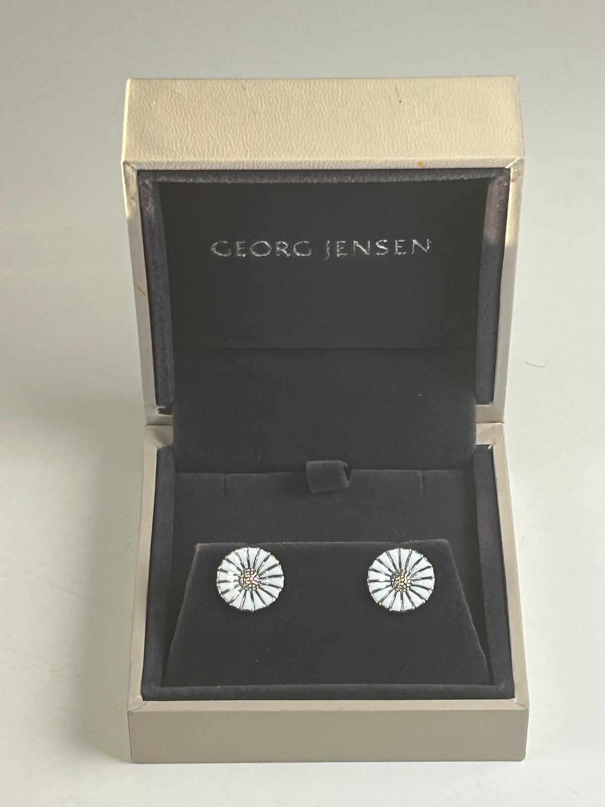 Georg Jensen Daisy ørestikker Ø11 mm – forgyldt 925S sølv og hvid emalje - billede 5