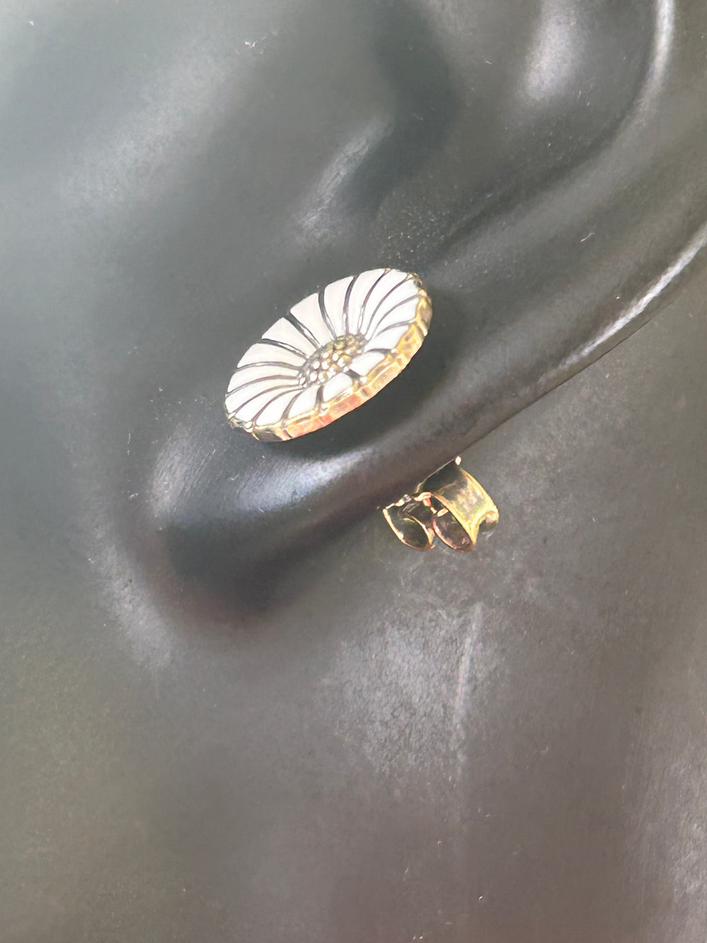 Georg Jensen Daisy ørestikker Ø11 mm – forgyldt 925S sølv og hvid emalje - billede 7