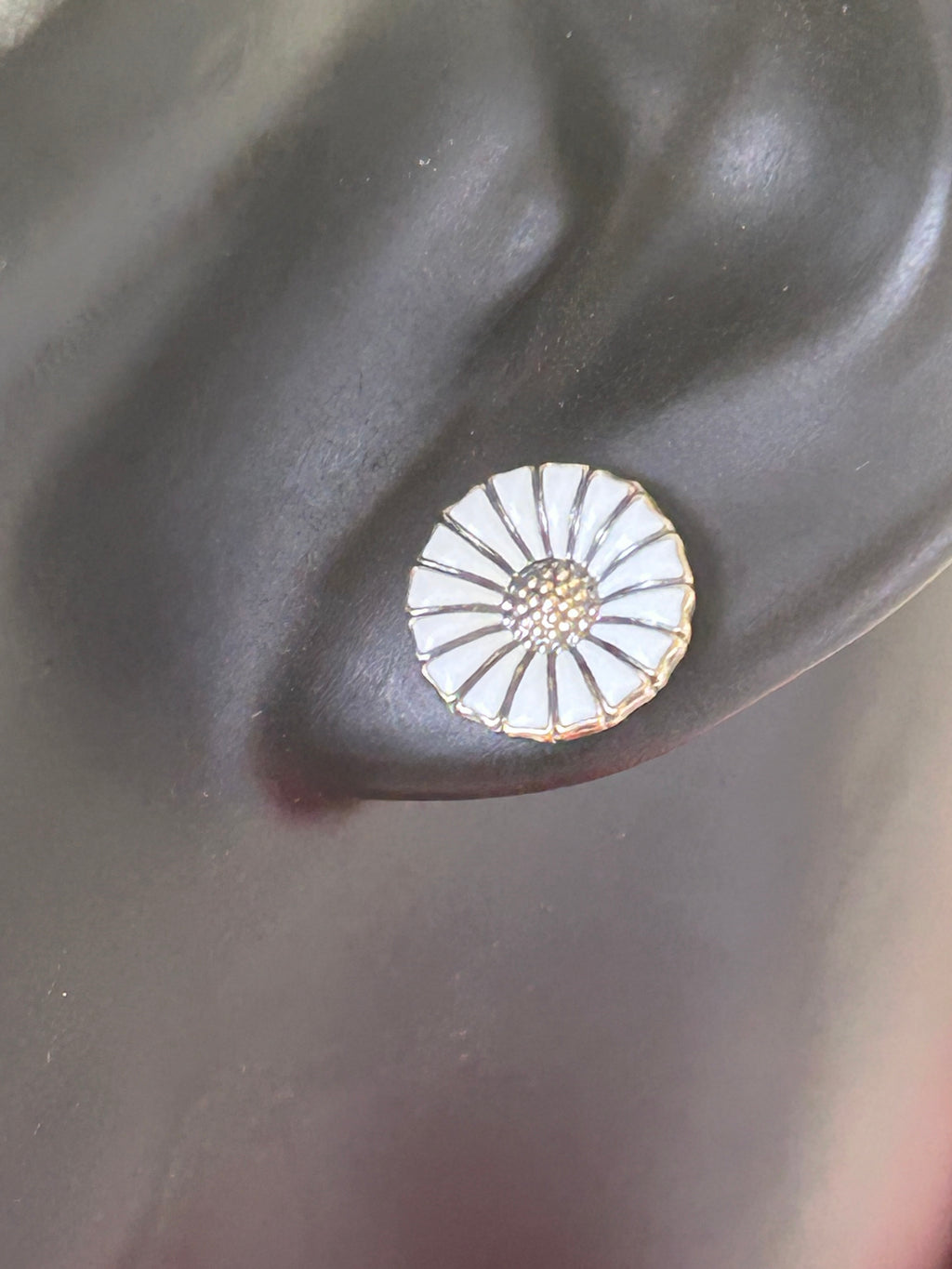 Georg Jensen Daisy ørestikker Ø11 mm – forgyldt 925S sølv og hvid emalje - billede 8