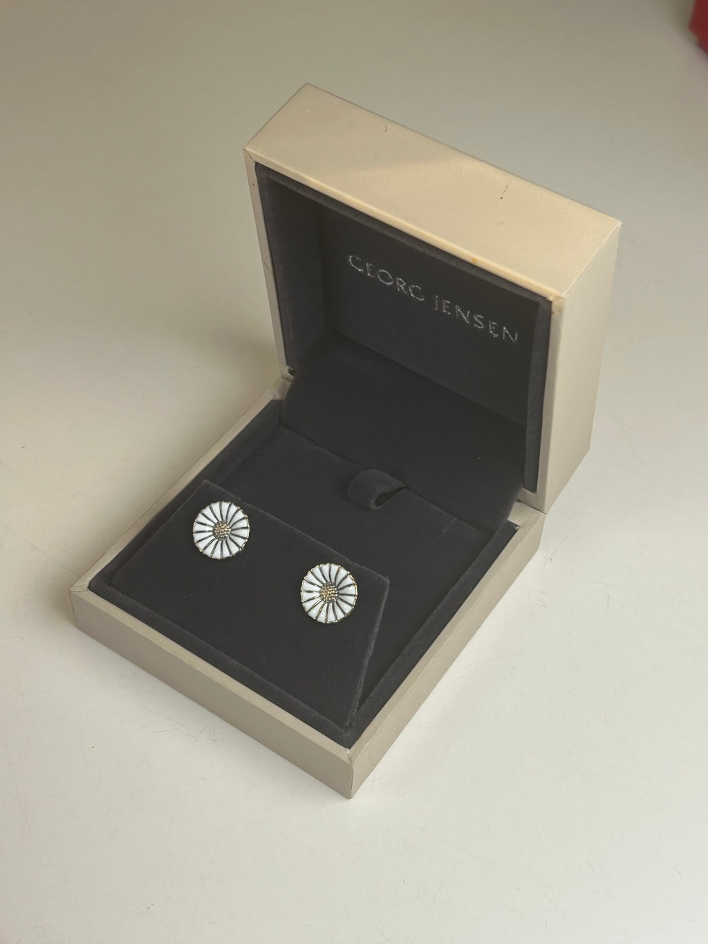 Georg Jensen Daisy ørestikker Ø11 mm – forgyldt 925S sølv og hvid emalje - billede 11