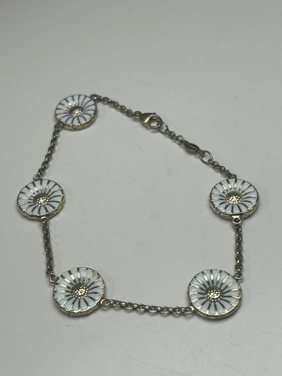 Georg Jensen Daisy armbånd med 5 margueritter Ø11 mm – 925S sølv og hvid emalje - billede 6