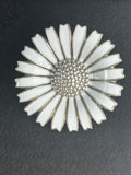 Anton Michelsen Daisy/Marguerit broche Ø33 mm – hvid emalje – 925S sterling sølv - billede 1