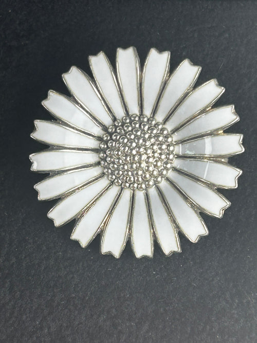 Anton Michelsen Daisy/Marguerit broche Ø33 mm – hvid emalje – 925S sterling sølv - billede 1