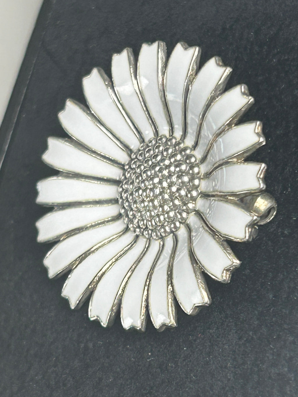 Anton Michelsen Daisy/Marguerit broche Ø33 mm – hvid emalje – 925S sterling sølv - billede 4