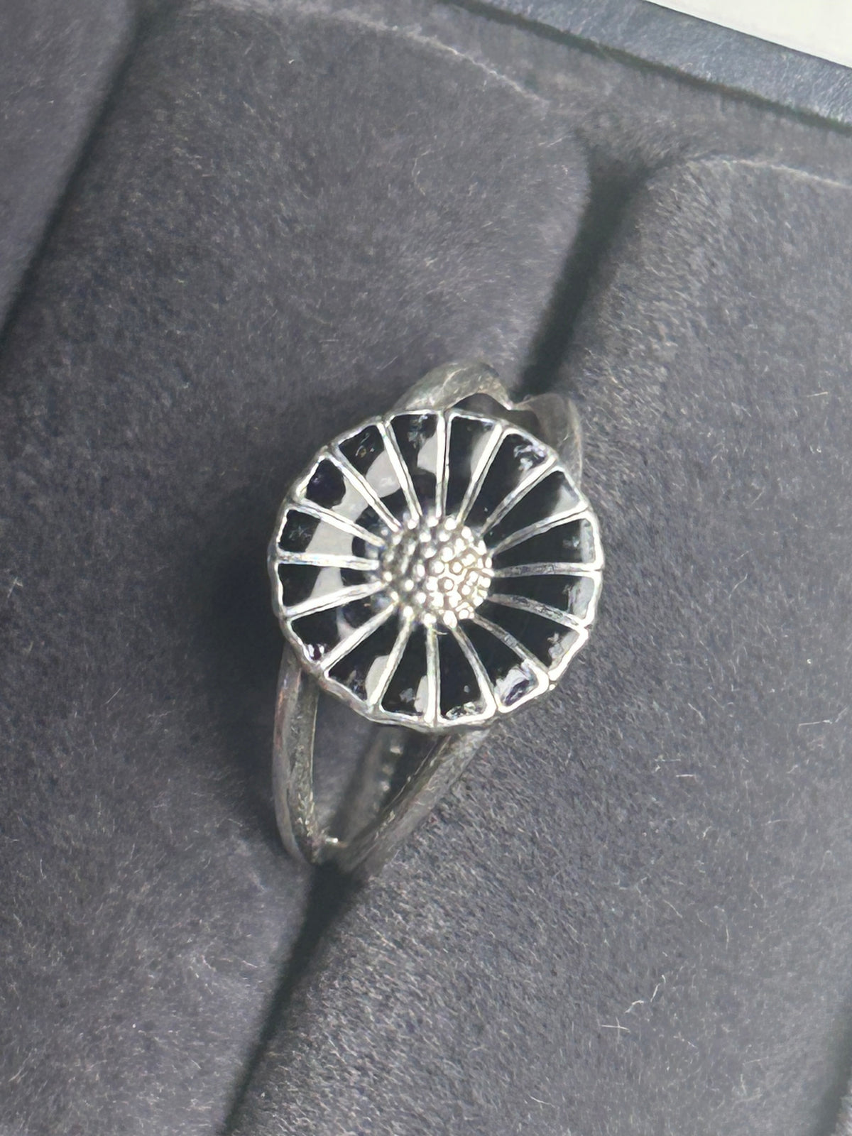 Georg Jensen Daisy/Marguerit ring Ø11 mm – sort emalje – 925S – rød æske - billede 2