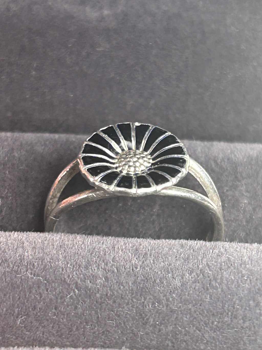 Georg Jensen Daisy/Marguerit ring Ø11 mm – sort emalje – 925S – rød æske - billede 4