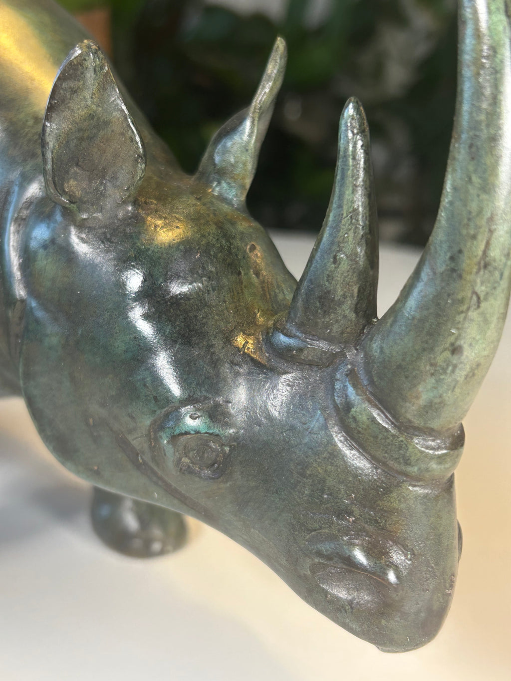 APG Art People Gallery bronzeskulptur – næsehorn – 47 cm – 6,64 kg