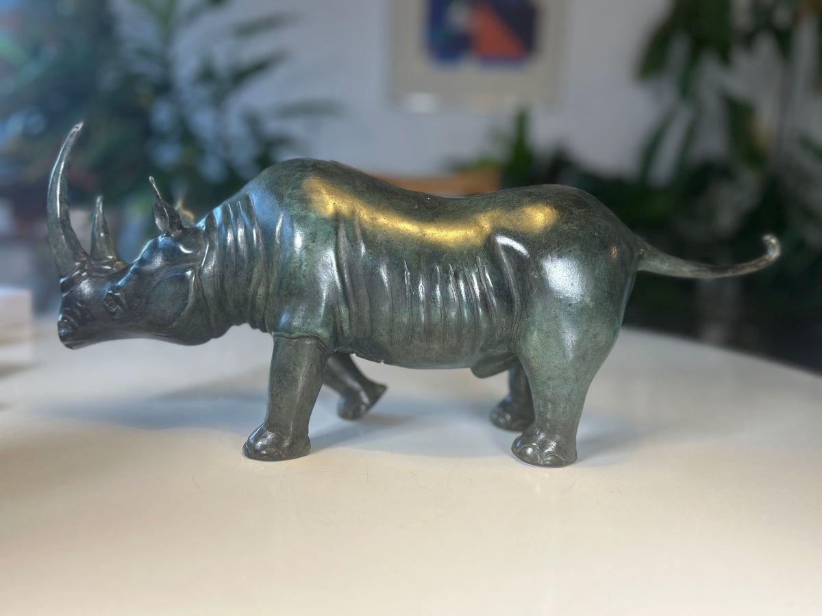 APG Art People Gallery bronzeskulptur – næsehorn – 47 cm – 6,64 kg