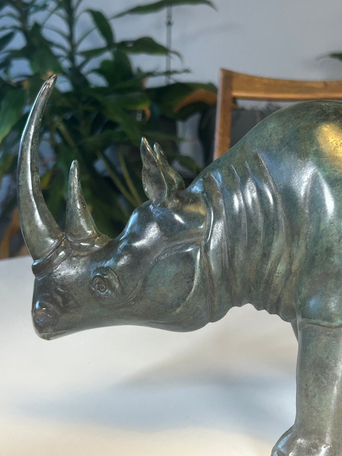 APG Art People Gallery bronzeskulptur – næsehorn – 47 cm – 6,64 kg