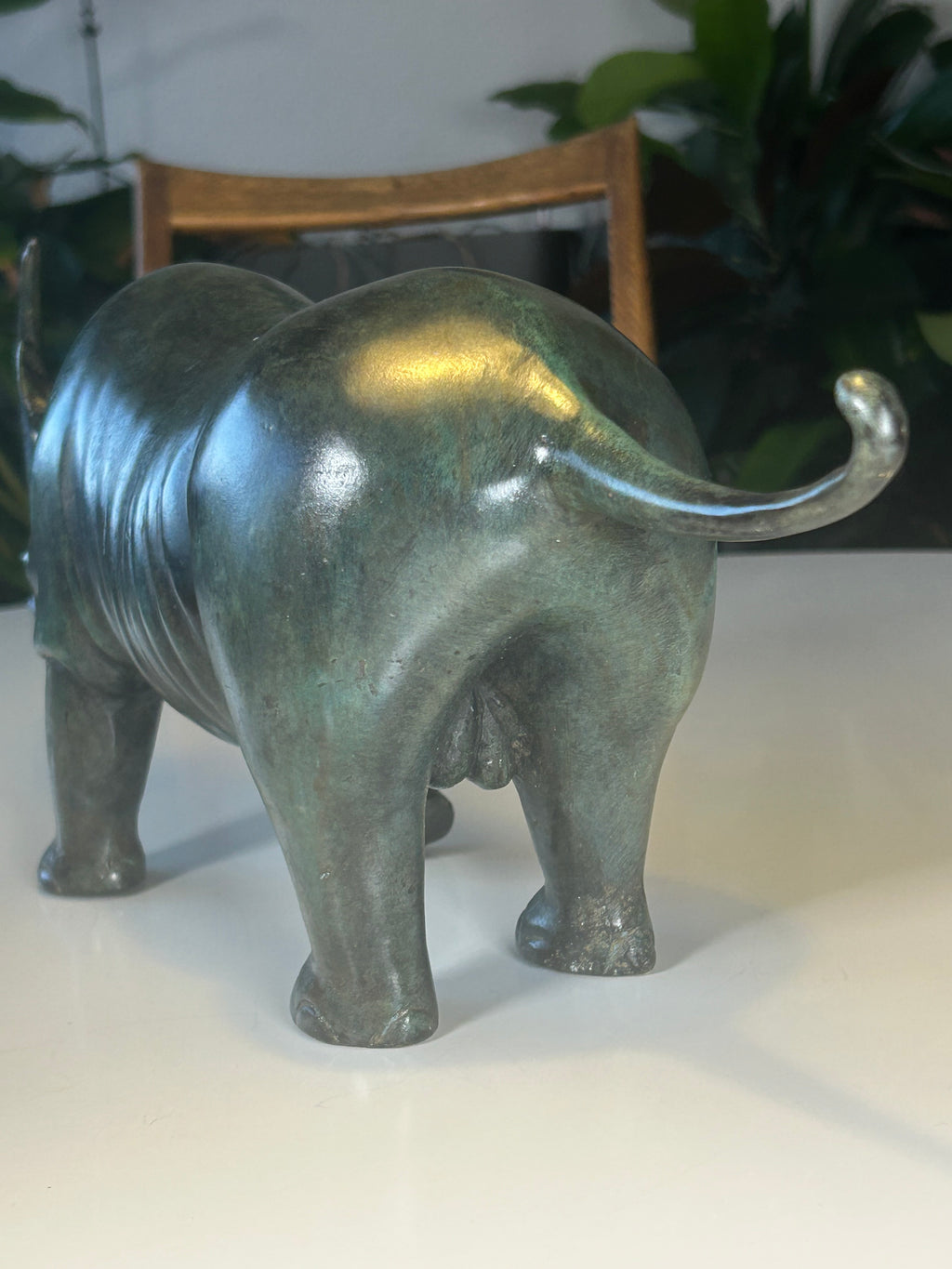 APG Art People Gallery bronzeskulptur – næsehorn – 47 cm – 6,64 kg