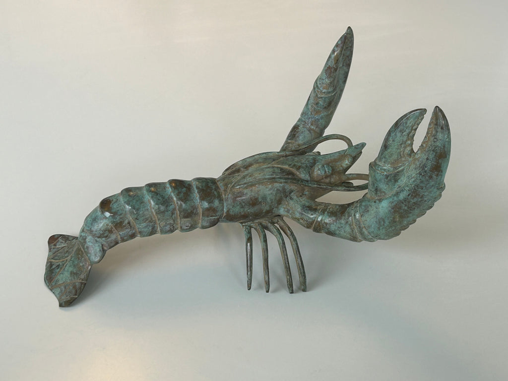 Patineret bronzeskulptur af hummer – levende grøn/blå irring og markante kløer – 20 cm - billede 1