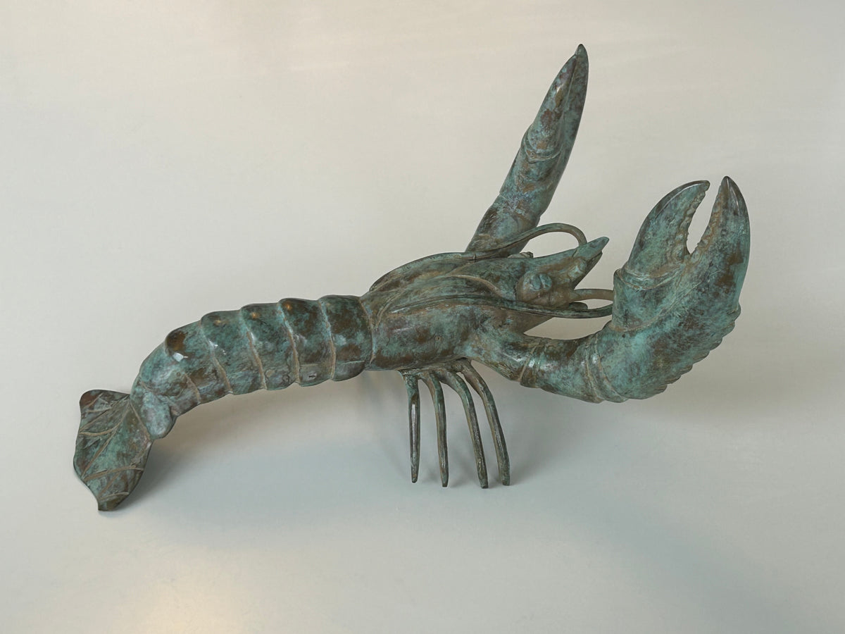 Patineret bronzeskulptur af hummer – levende grøn/blå irring og markante kløer – 20 cm - billede 1