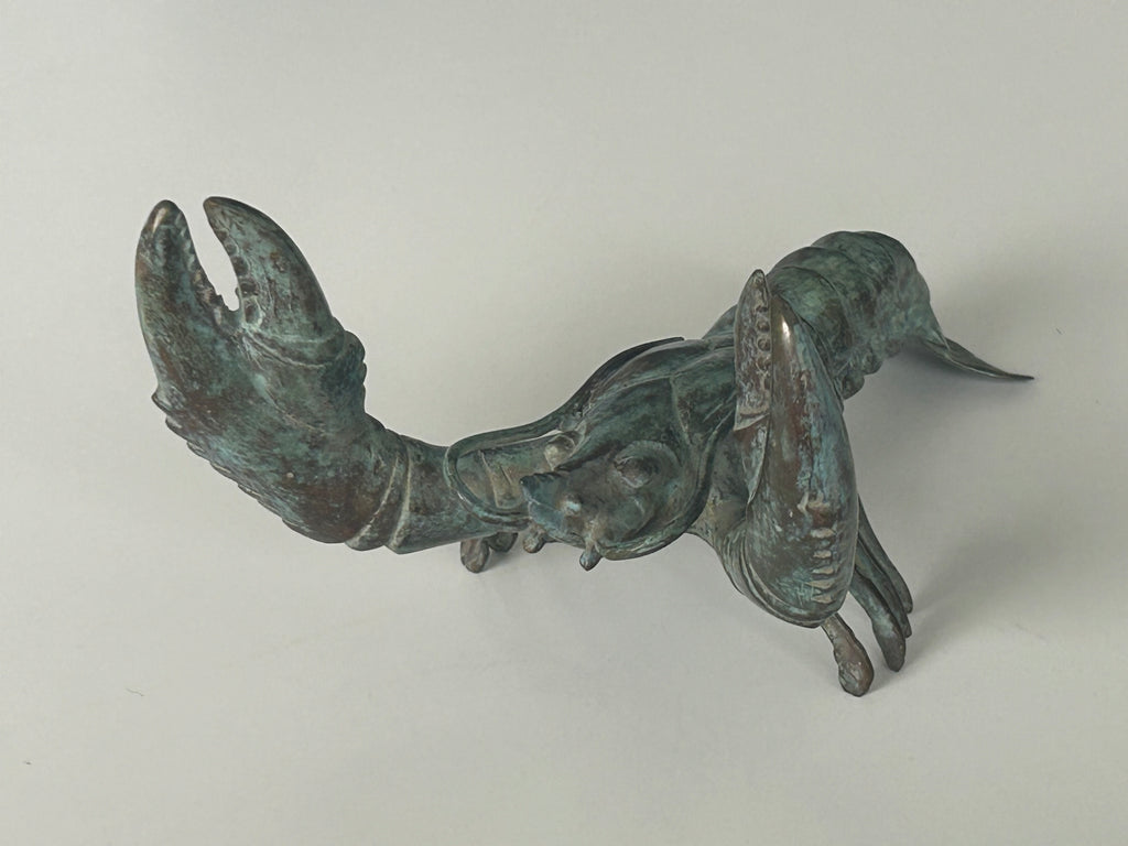 Patineret bronzeskulptur af hummer – levende grøn/blå irring og markante kløer – 20 cm - billede 3