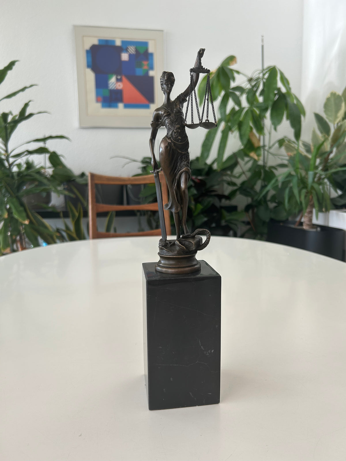 Justitia bronzeskulptur på marmorsokkel – 34 cm – 2,05 kg