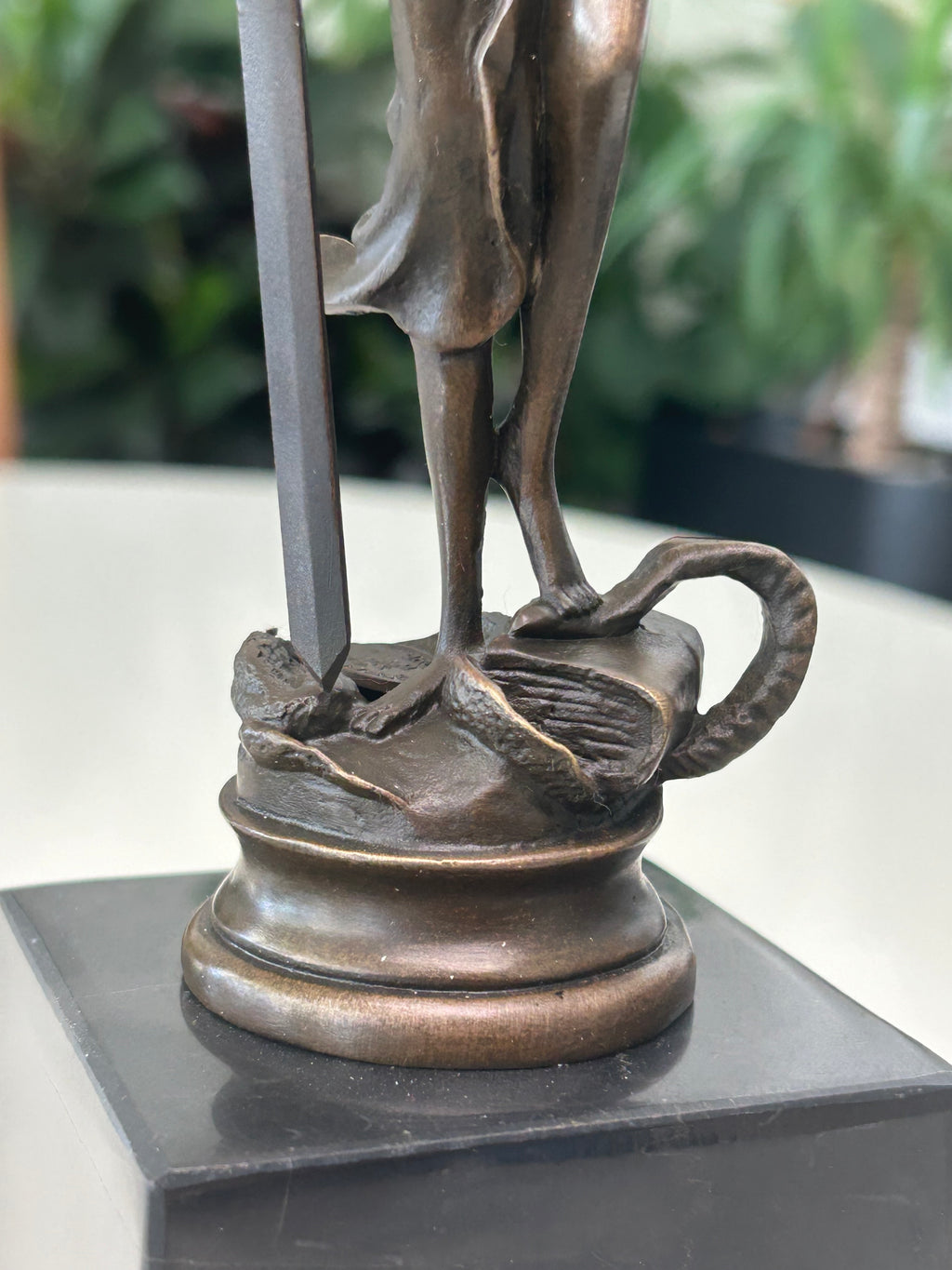 Justitia bronzeskulptur på marmorsokkel – 34 cm – 2,05 kg