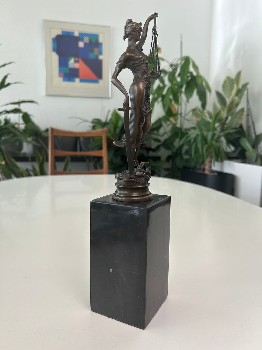 Justitia bronzeskulptur på marmorsokkel – 34 cm – 2,05 kg