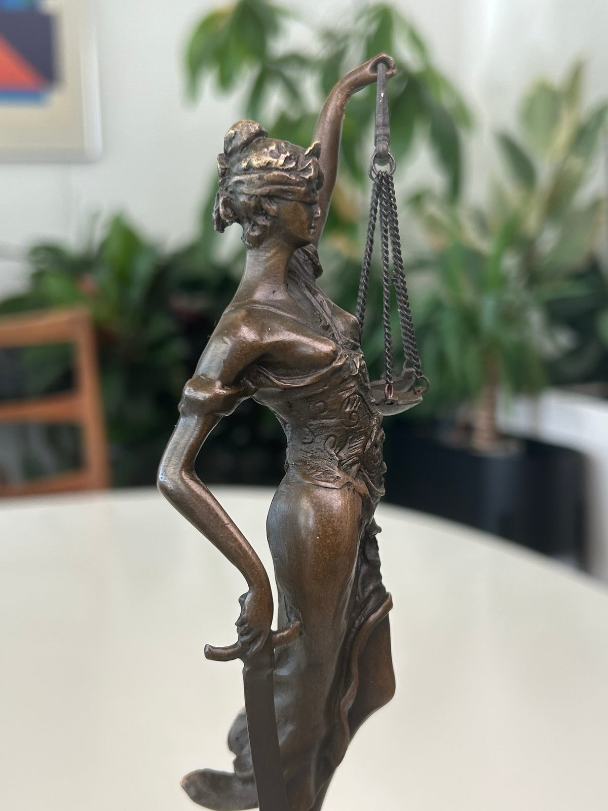 Justitia bronzeskulptur på marmorsokkel – 34 cm – 2,05 kg