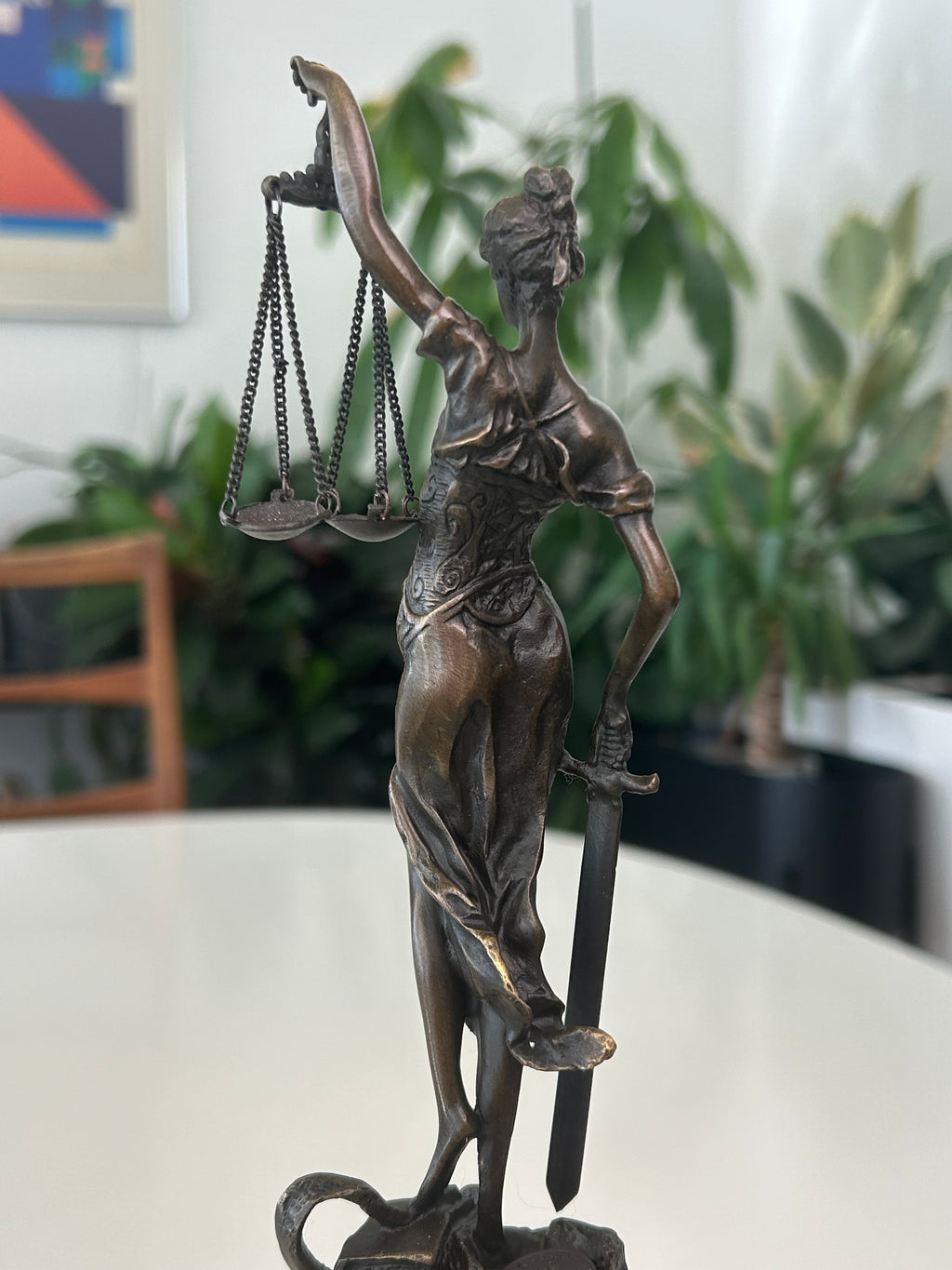 Justitia bronzeskulptur på marmorsokkel – 34 cm – 2,05 kg