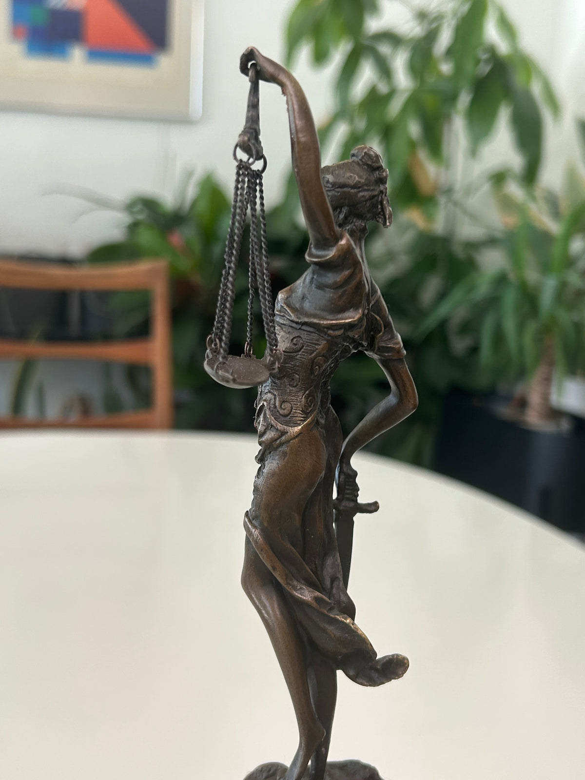 Justitia bronzeskulptur på marmorsokkel – 34 cm – 2,05 kg