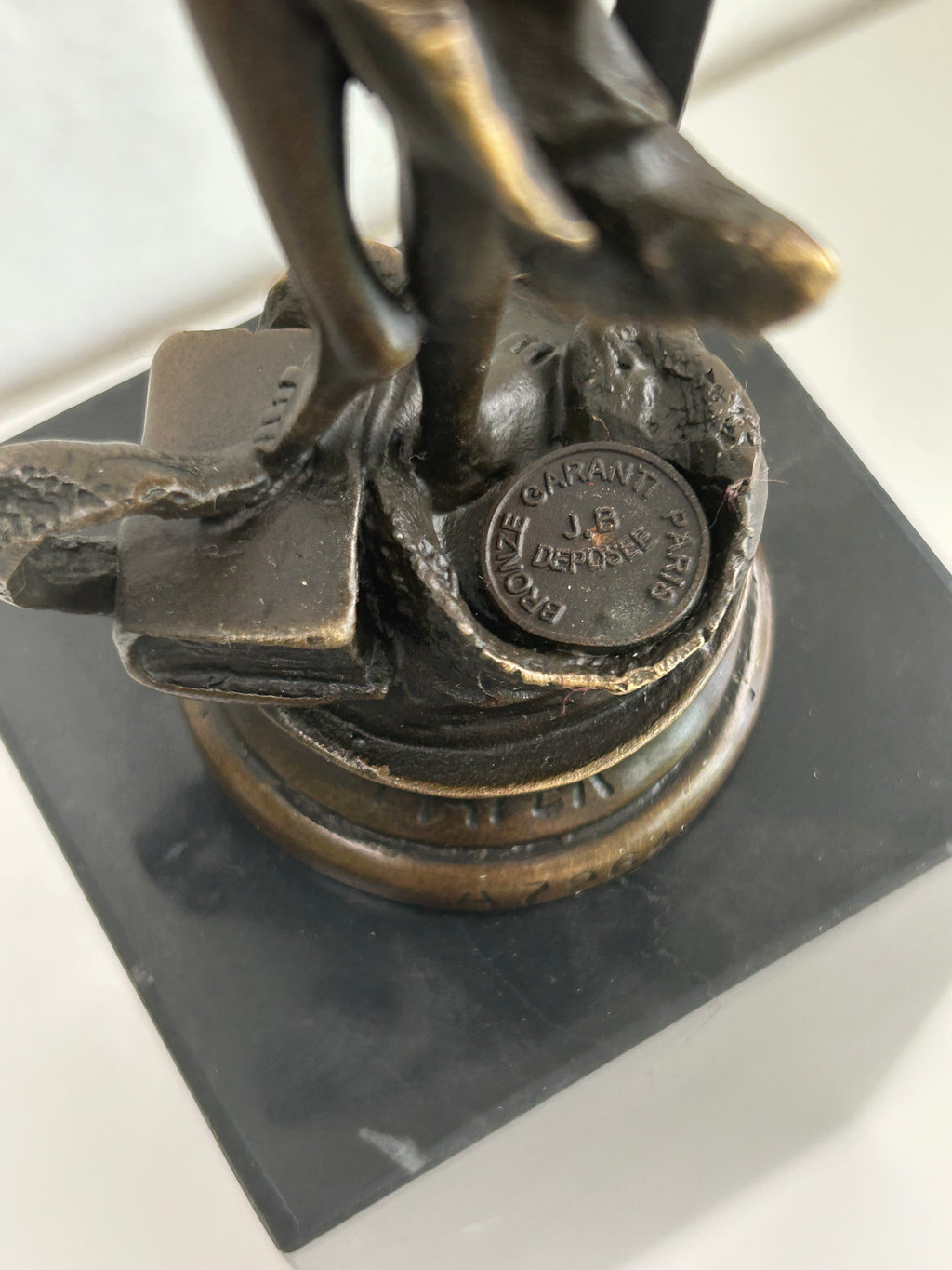 Justitia bronzeskulptur på marmorsokkel – 34 cm – 2,05 kg