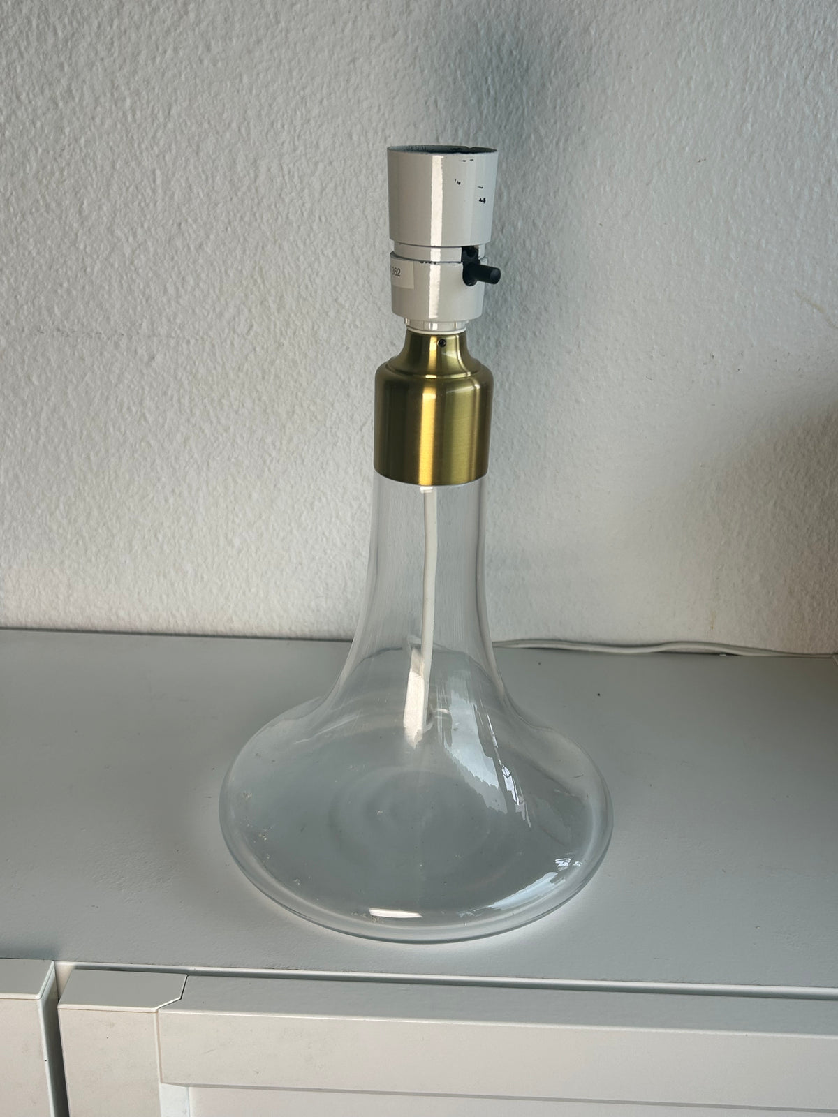 LE KLINT 363 bordlampe i hvidt opalglas med messingdetalje – 42,5 cm - billede 1
