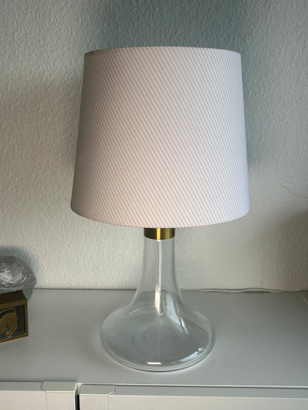 LE KLINT 363 bordlampe i hvidt opalglas med messingdetalje – 42,5 cm - billede 3