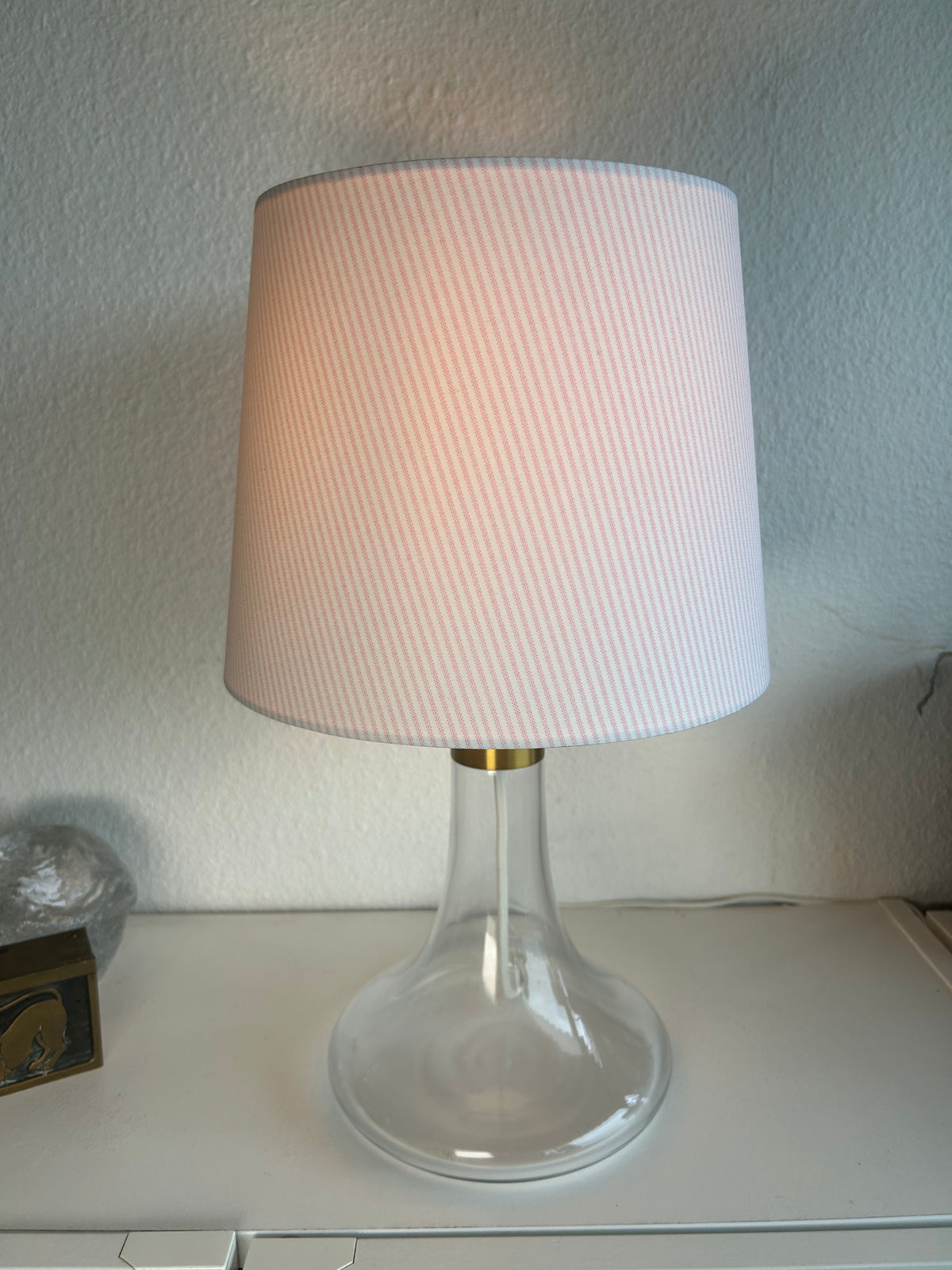 LE KLINT 363 bordlampe i hvidt opalglas med messingdetalje – 42,5 cm - billede 5