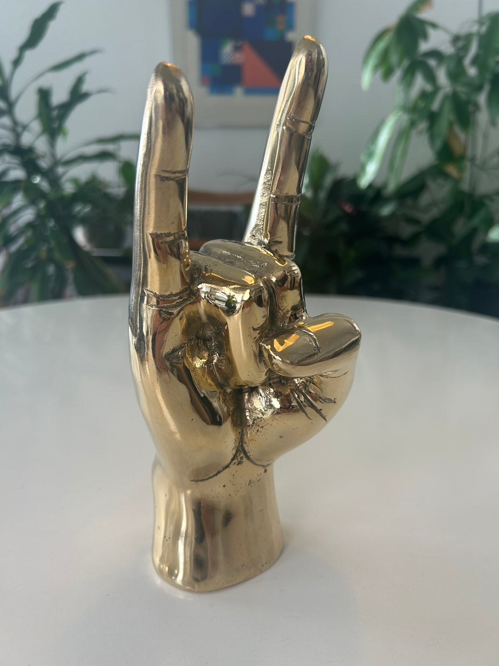 Bronzeskulptur af rockhånd – håndtegn – 23 cm