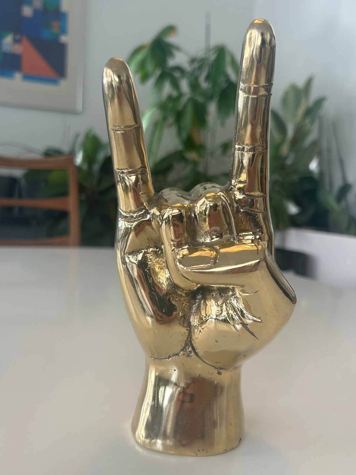 Bronzeskulptur af rockhånd – håndtegn – 23 cm