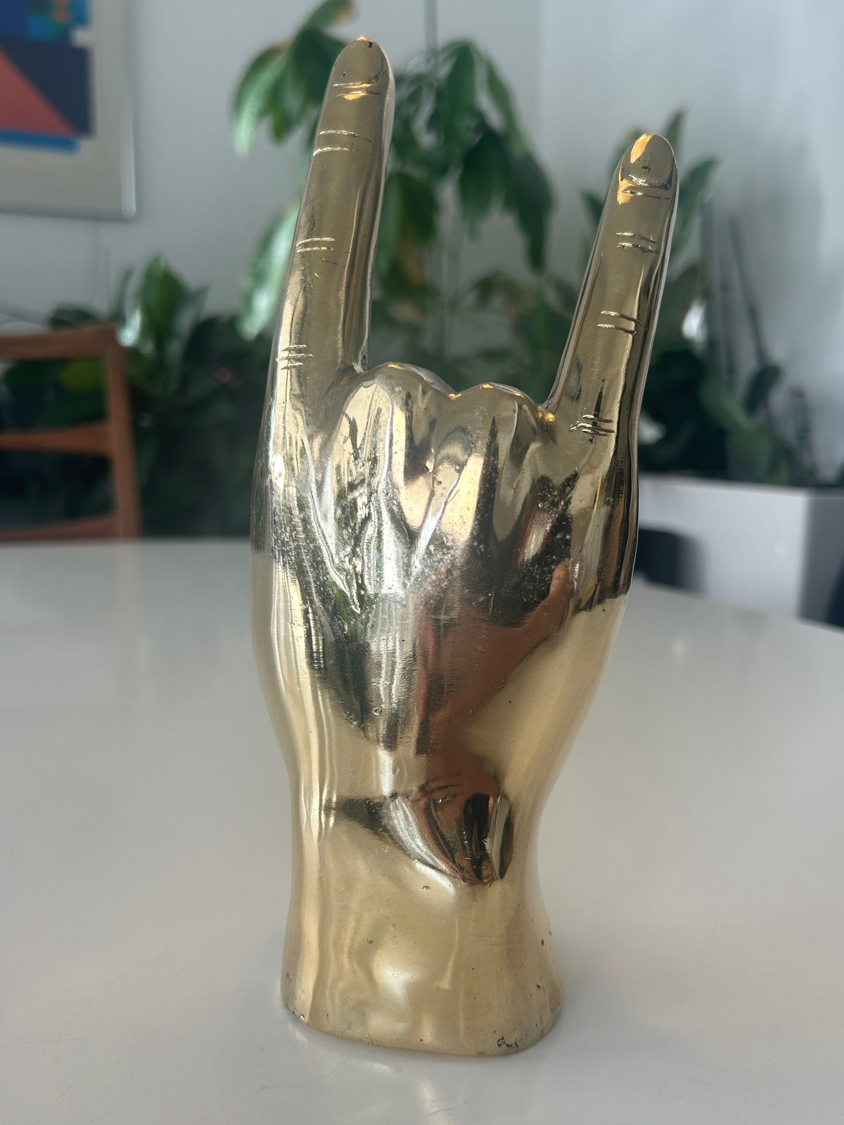 Bronzeskulptur af rockhånd – håndtegn – 23 cm