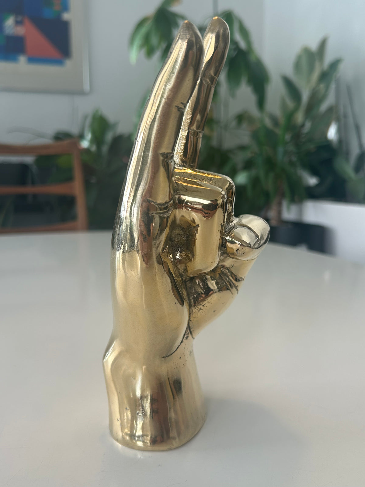 Bronzeskulptur af rockhånd – håndtegn – 23 cm