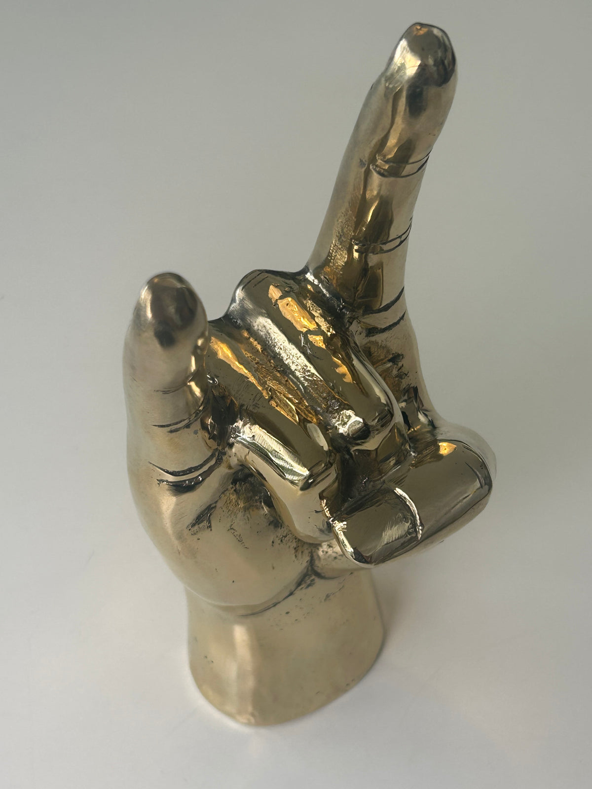 Bronzeskulptur af rockhånd – håndtegn – 23 cm