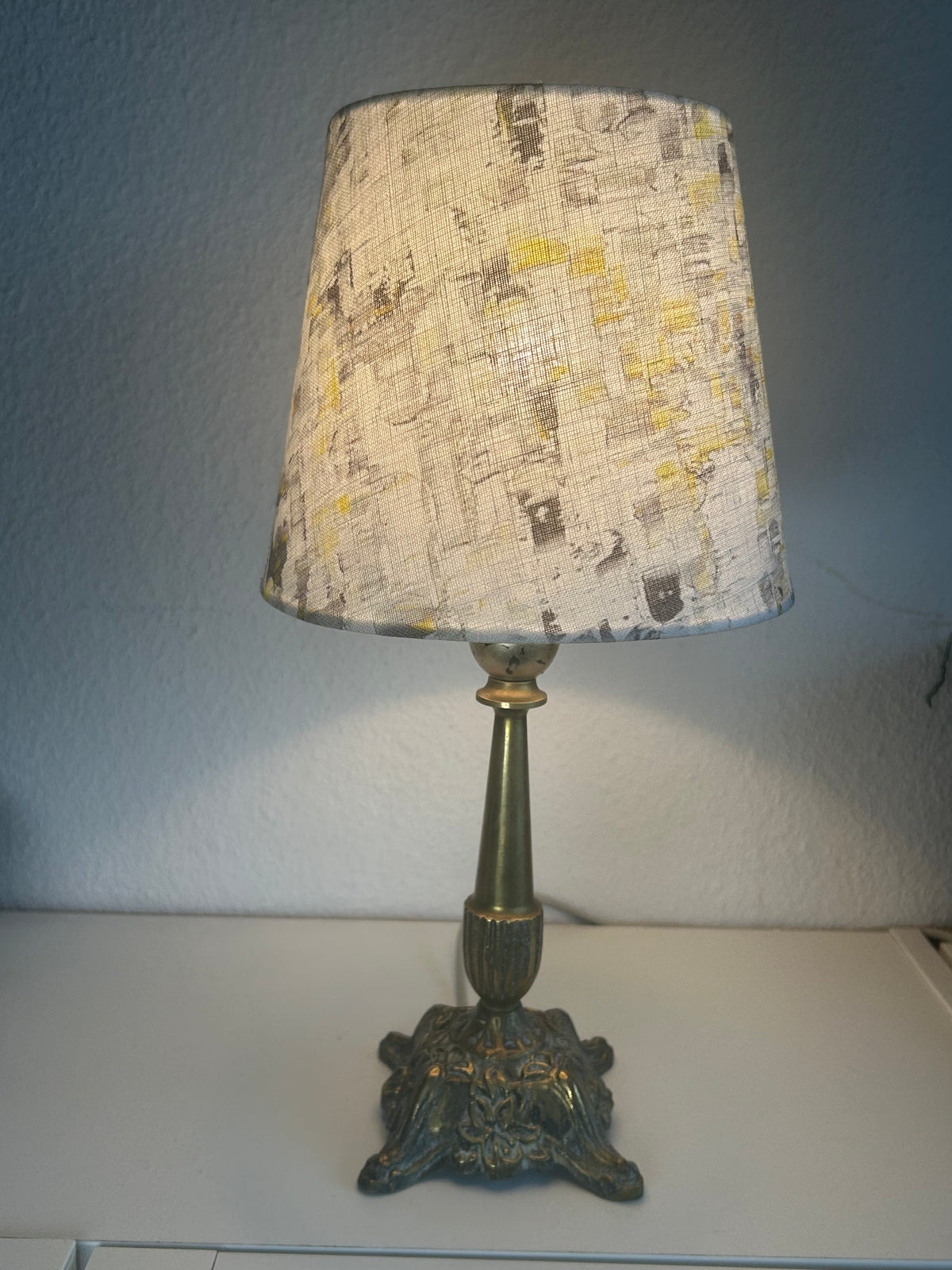 Vintage bordlampe i messing med BLACK edition tekstilskærm – 39,5 cm - billede 1