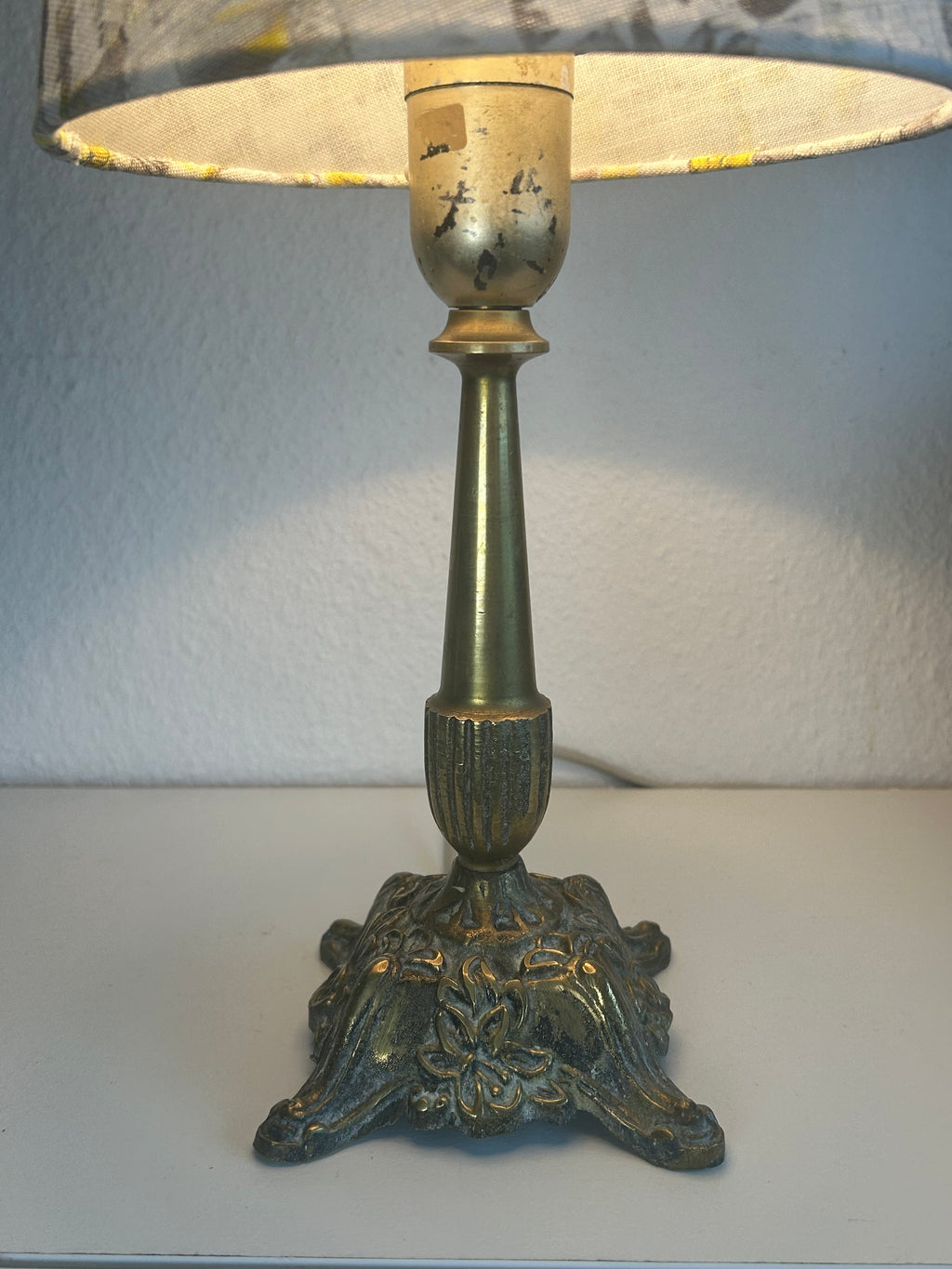 Vintage bordlampe i messing med BLACK edition tekstilskærm – 39,5 cm - billede 2