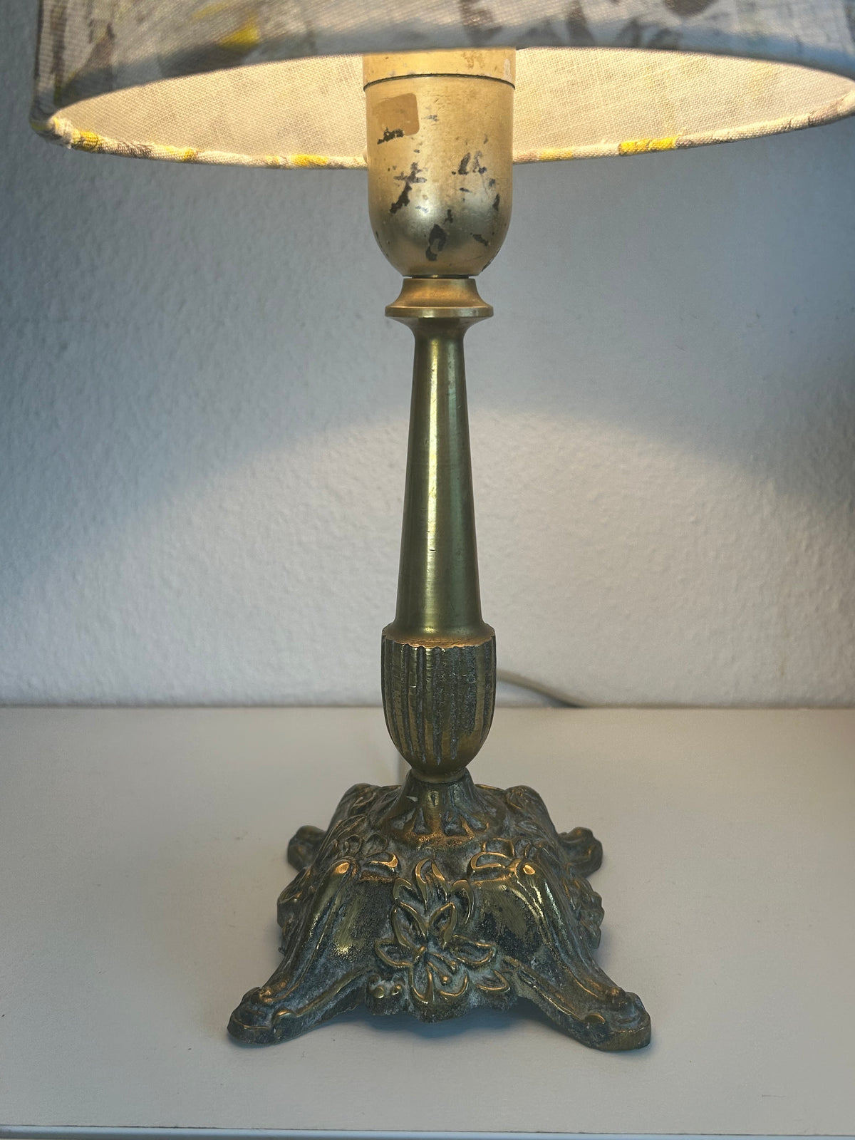 Vintage bordlampe i messing med BLACK edition tekstilskærm – 39,5 cm - billede 2