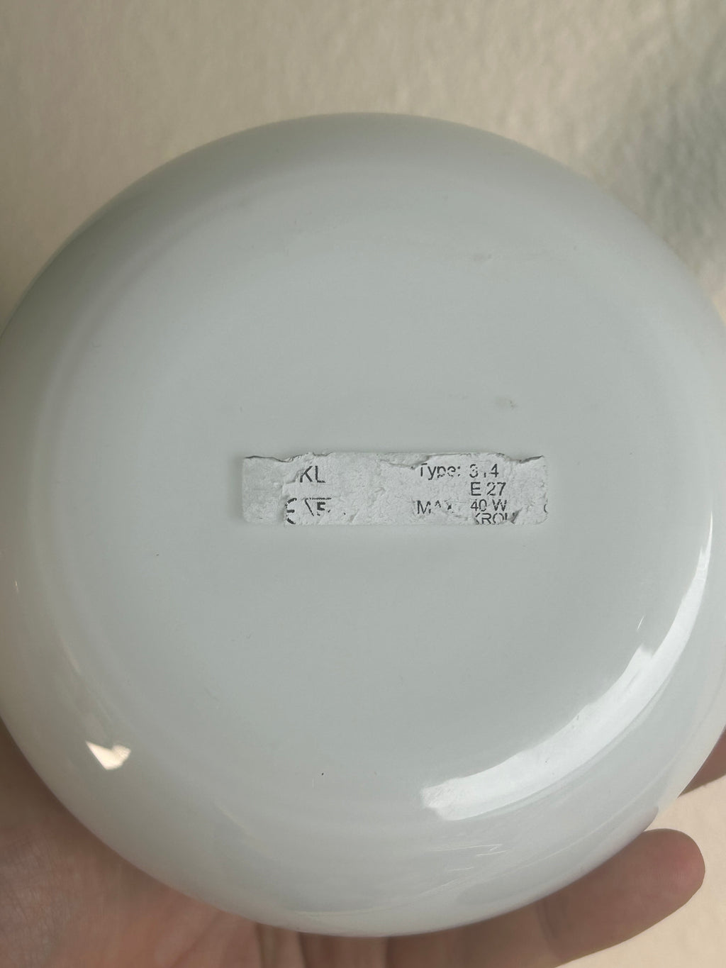 LE KLINT 314 bordlampe i hvidt opalglas med messingdetalje og sort skærm – 25,5 cm - billede 11