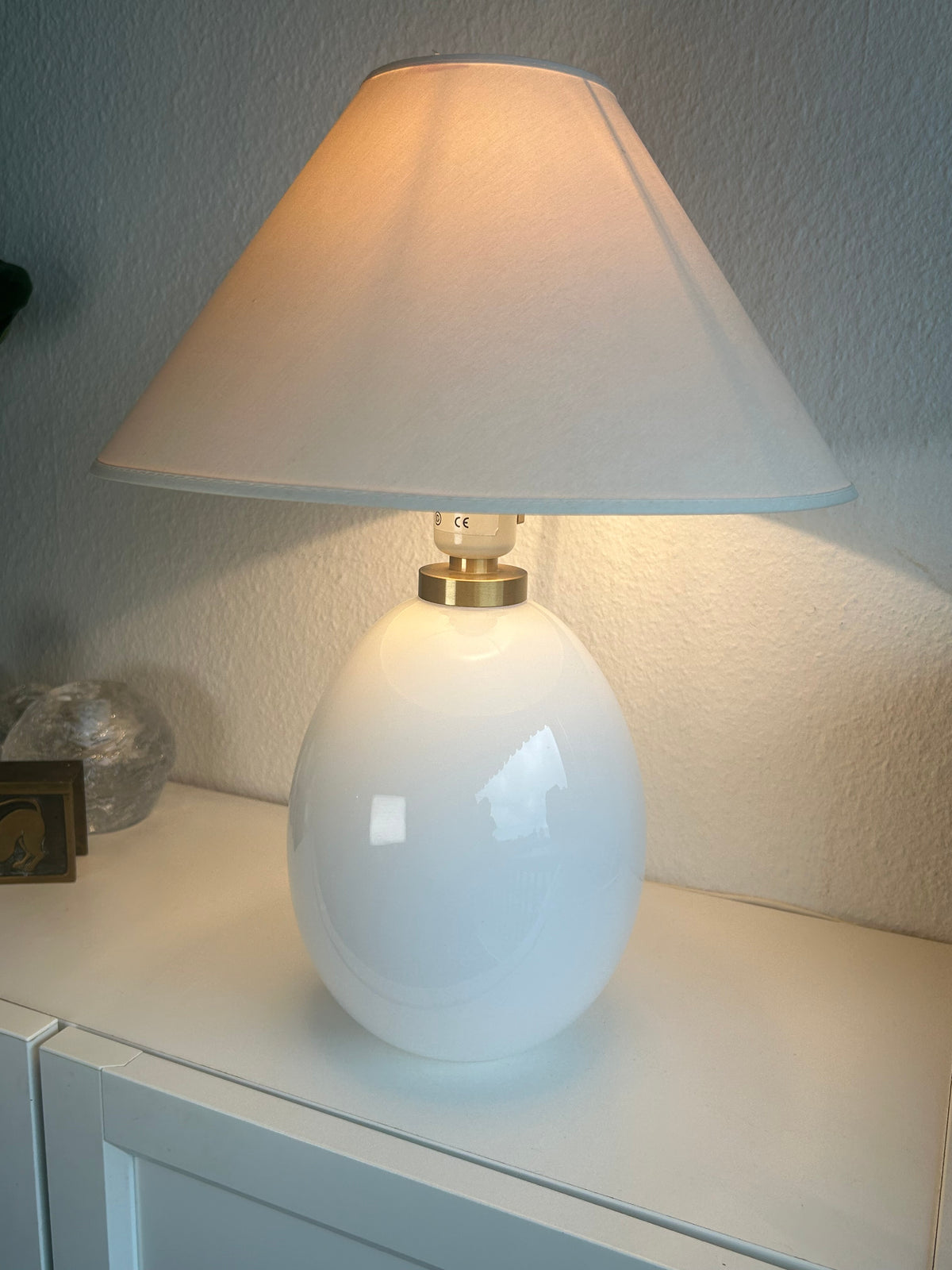 LE KLINT 386A bordlampe i hvidt opalglas med messingdetalje – 42 cm - billede 3